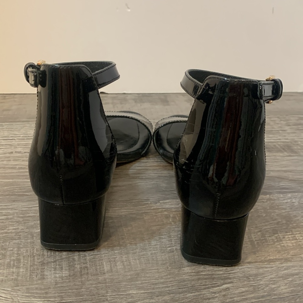 Tory Burch patent leather sandals size 6 - Picture 4 of 11
